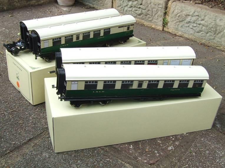 Ace Trains O Gauge C4 LNER Green & Cream Articulated Tourist Stock x6 Coaches Set Boxed Lit Interiors image 15