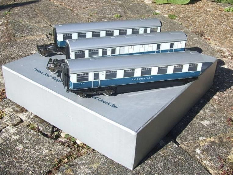 Ace Trains O Gauge C7 LNER "Record Breaking Set" Articulated x6 Coaches Coronation Set 3 Rail image 11